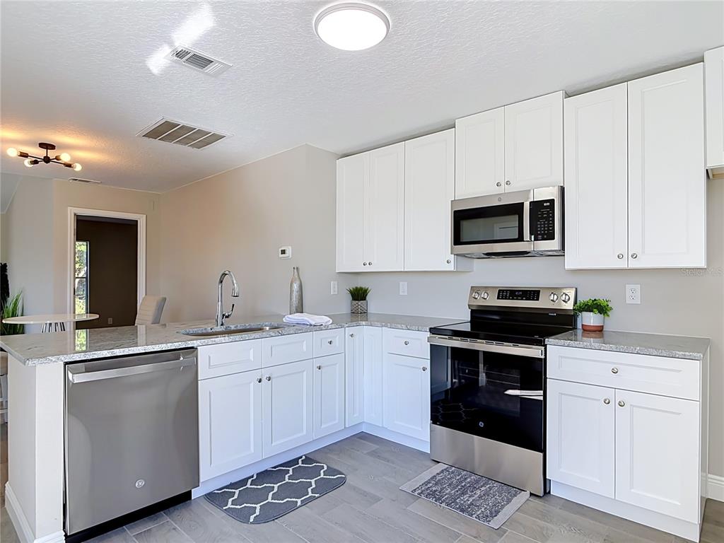 3025 FOXBORO CIRCLE, DELTONA, FL — photo 3 of 68