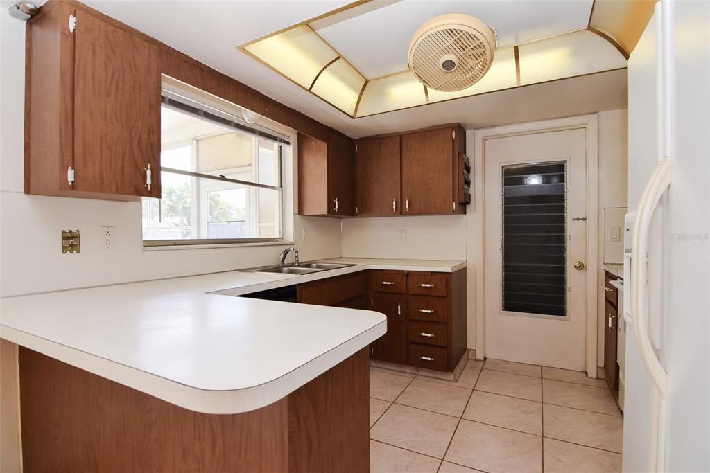 13594 MONALEE AVENUE, SEMINOLE, FL — photo 2 of 24