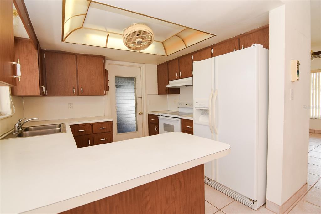 13594 MONALEE AVENUE, SEMINOLE, FL — photo 3 of 24