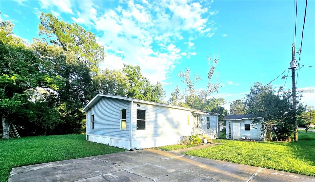 208 PINE TREE TRAIL, CRESCENT CITY, FL — photo 2 of 15