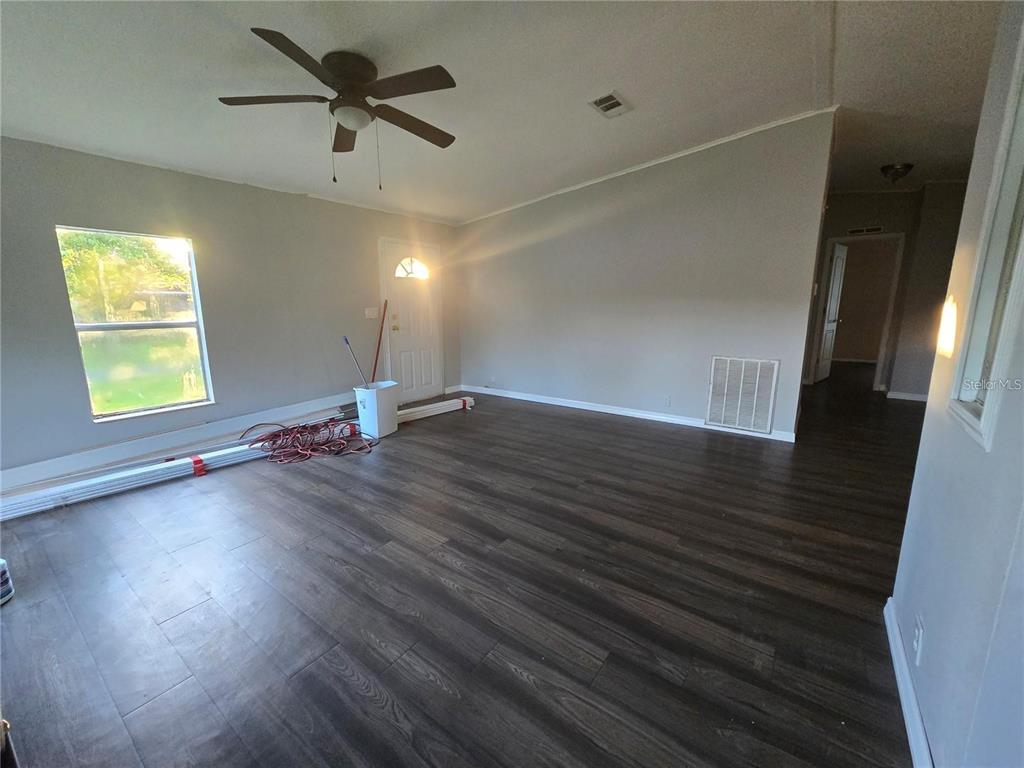 208 PINE TREE TRAIL, CRESCENT CITY, FL — photo 3 of 15