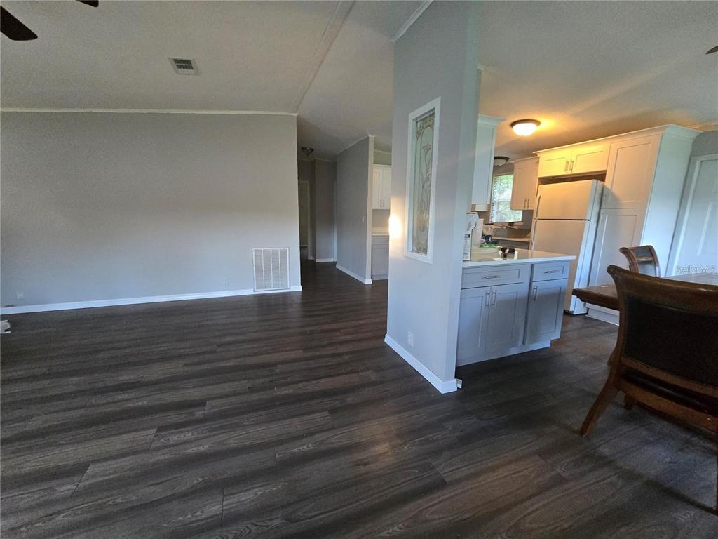 208 PINE TREE TRAIL, CRESCENT CITY, FL — photo 4 of 15