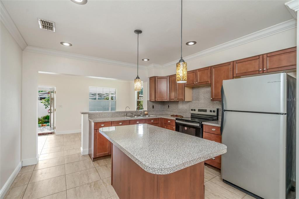 8001 N HUBERT AVENUE, TAMPA, FL — photo 4 of 16
