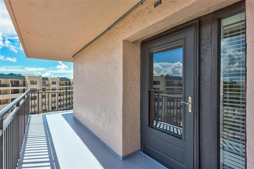 6480 MIDNIGHT PASS ROAD UNIT 612, SARASOTA, FL — photo 4 of 30