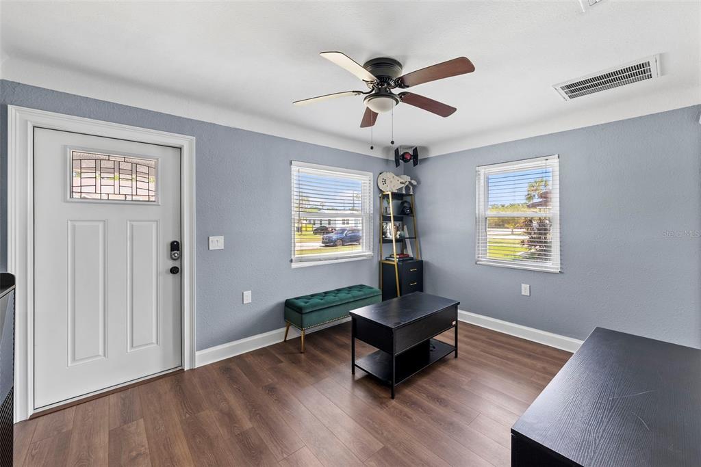 824 61ST AVENUE NE, ST PETERSBURG, FL — photo 3 of 25