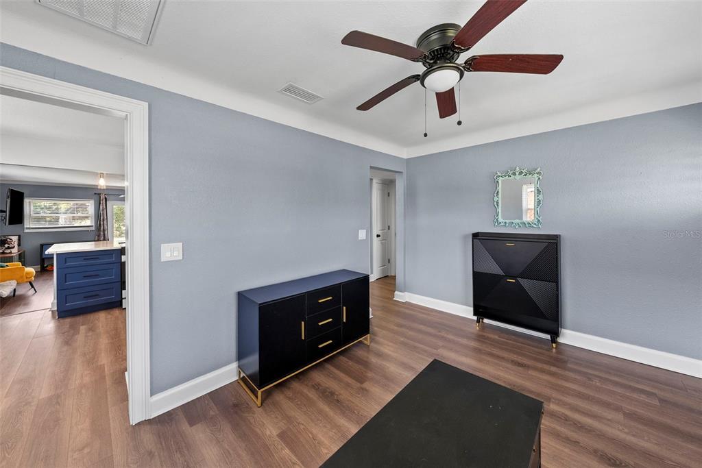 824 61ST AVENUE NE, ST PETERSBURG, FL — photo 4 of 25