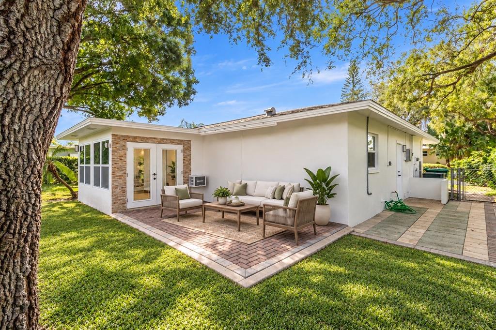 2040 FOREST DRIVE, CLEARWATER, FL — photo 3 of 24