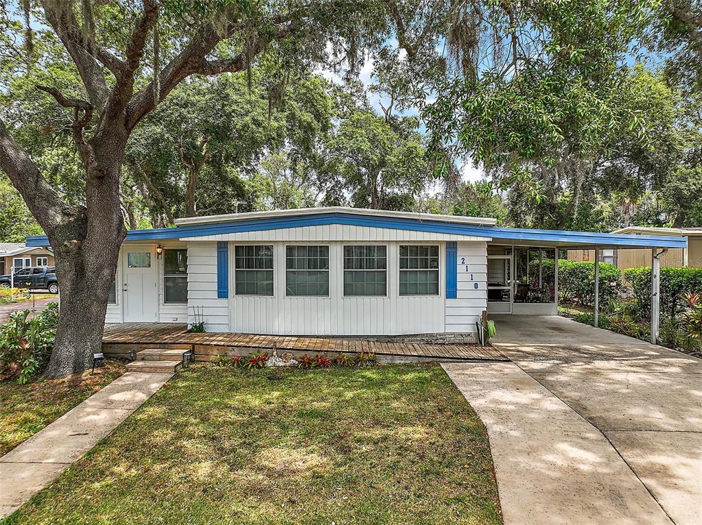 2110 OAK CIRCLE
