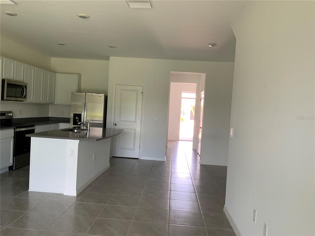 16621 GROTTO STEAM PLACE, WIMAUMA, FL — photo 3 of 22