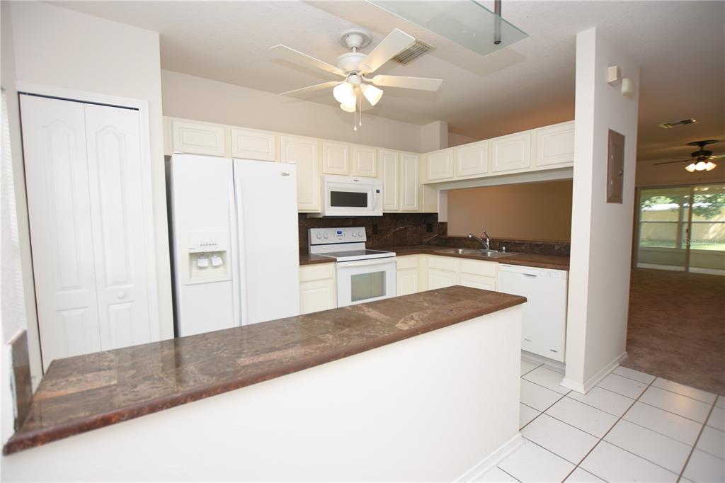 2308 LAKE WOODBERRY CIRCLE, BRANDON, FL — photo 2 of 30