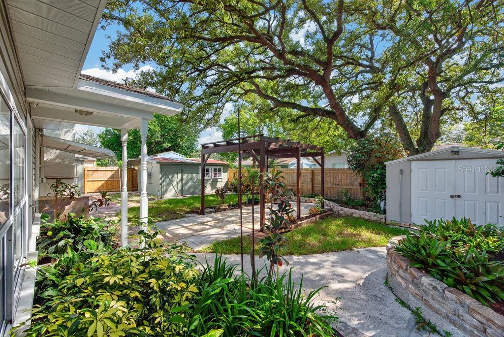 11005 N 27TH STREET, TAMPA, FL — photo 3 of 30