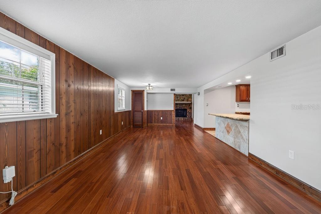 11005 N 27TH STREET, TAMPA, FL — photo 4 of 30