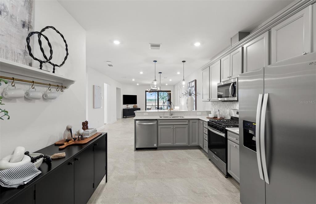 18734 INDIAN ROCK PLACE, LAKEWOOD RANCH, FL — photo 5 of 28