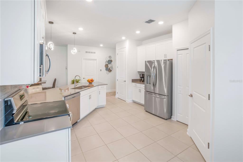 4716 WALTHAM FOREST DRIVE, DAVENPORT, FL — photo 4 of 33