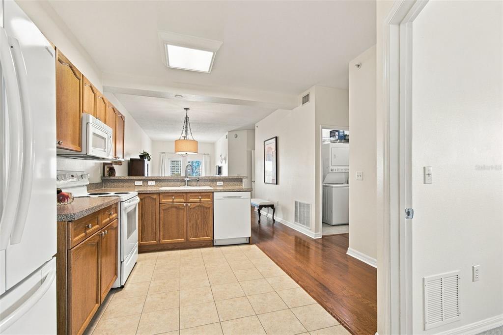 316 8TH STREET S UNIT 304, ST PETERSBURG, FL — photo 4 of 30
