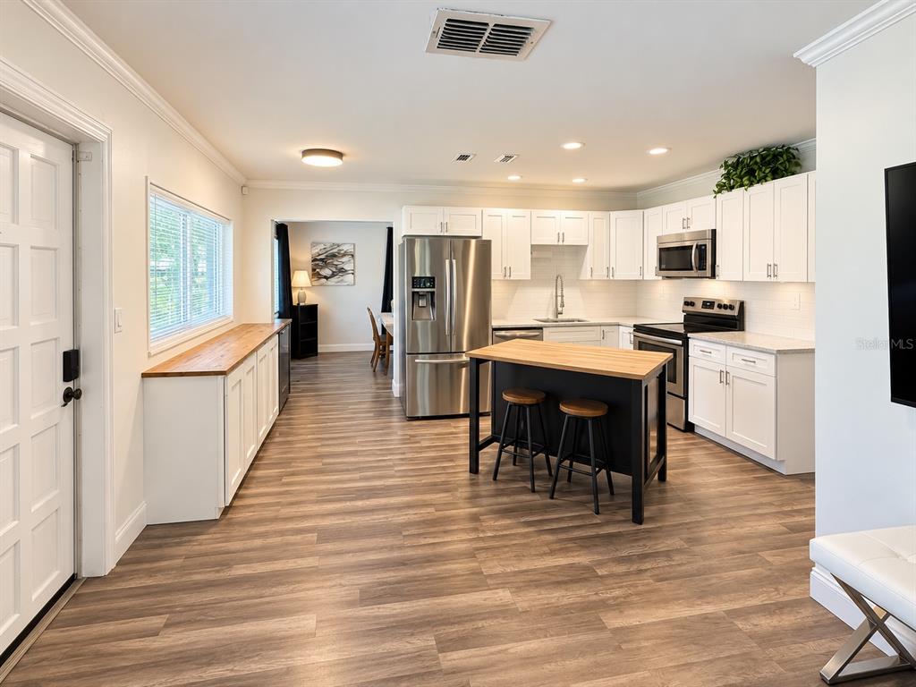 2609 E 99TH AVENUE, TAMPA, FL — photo 5 of 29