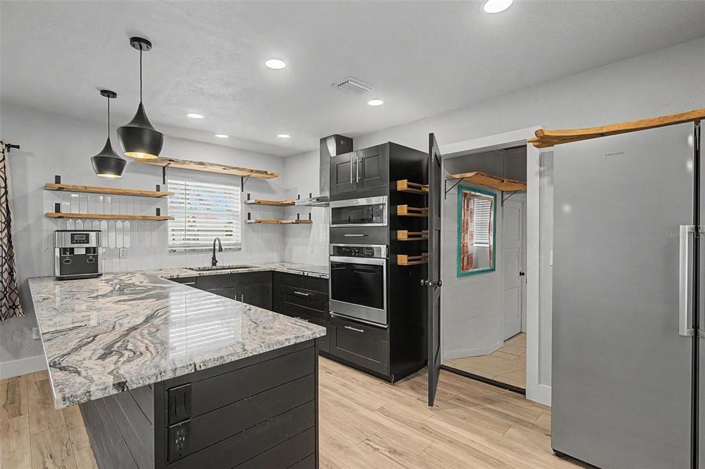 1304 PARKWOOD STREET, CLEARWATER, FL — photo 4 of 30