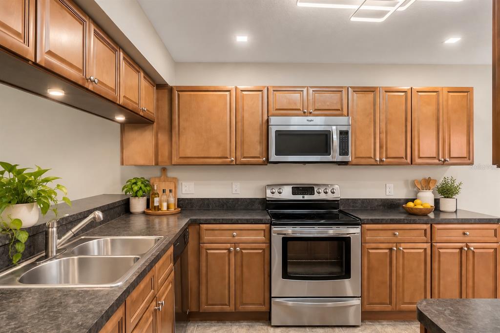 8235 AMBROSE COVE WAY, ORLANDO, FL — photo 3 of 25