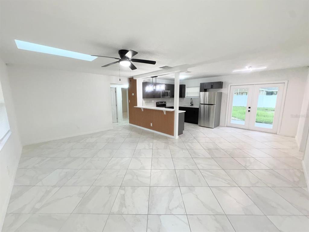 4401 SHORE ACRES BOULEVARD NE, ST PETERSBURG, FL — photo 5 of 30