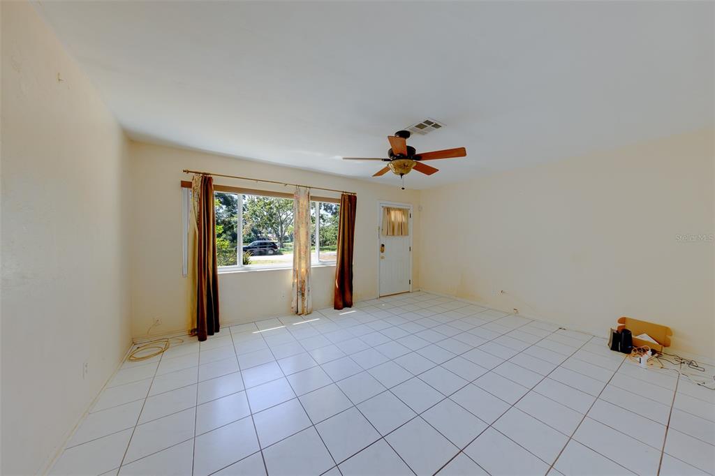 811 69TH AVENUE S, ST PETERSBURG, FL — photo 5 of 40