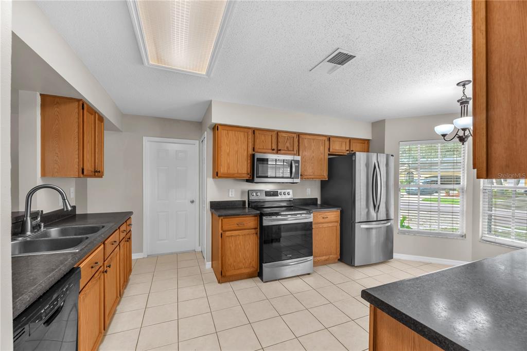 4002 LEVONSHIRE PLACE, VALRICO, FL — photo 3 of 23