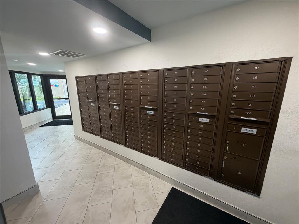 690 ISLAND WAY UNIT 912, CLEARWATER, FL — photo 4 of 30
