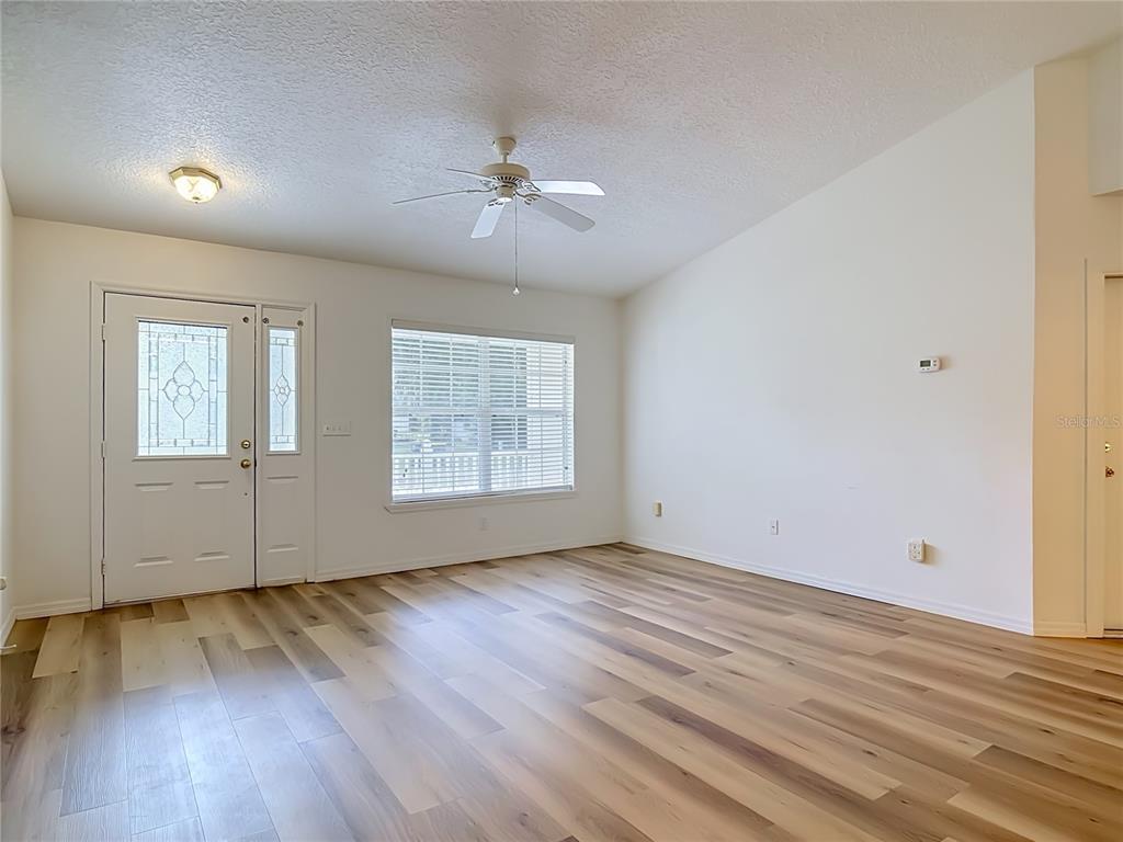 411 COLLINS COURT, ORANGE CITY, FL — photo 4 of 30