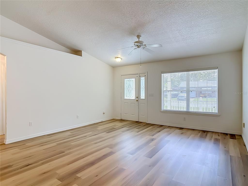 411 COLLINS COURT, ORANGE CITY, FL — photo 5 of 30