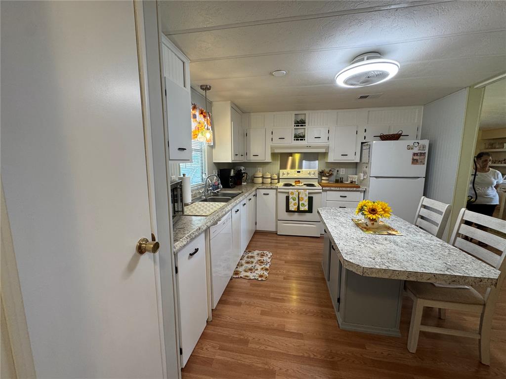 6733 KENSINGTON DRIVE NE, WINTER HAVEN, FL — photo 5 of 71