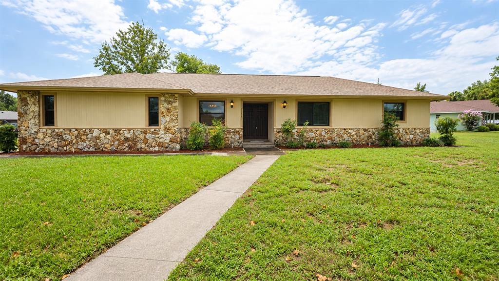 35025 RAINTREE DR, FRUITLAND PARK, FL — photo 3 of 30