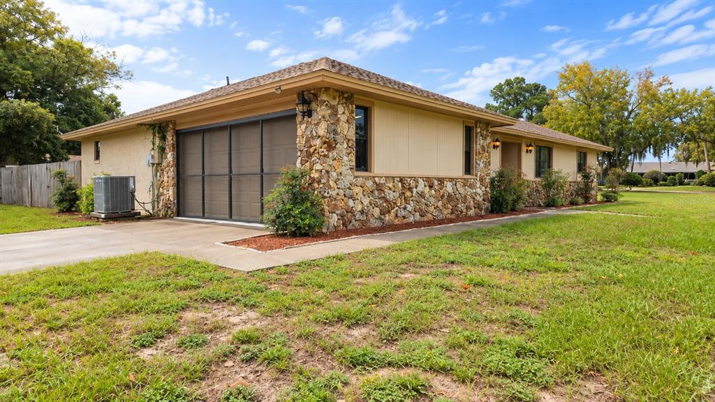 35025 RAINTREE DR, FRUITLAND PARK, FL — photo 4 of 30