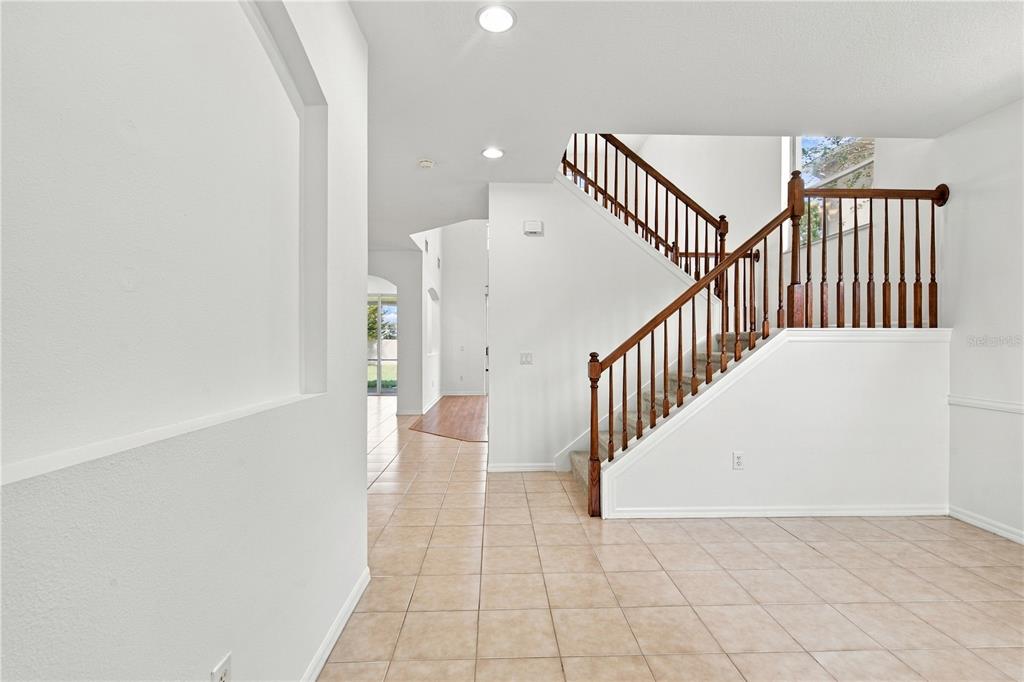 7711 BINGHAM COURT, TAMPA, FL — photo 4 of 30
