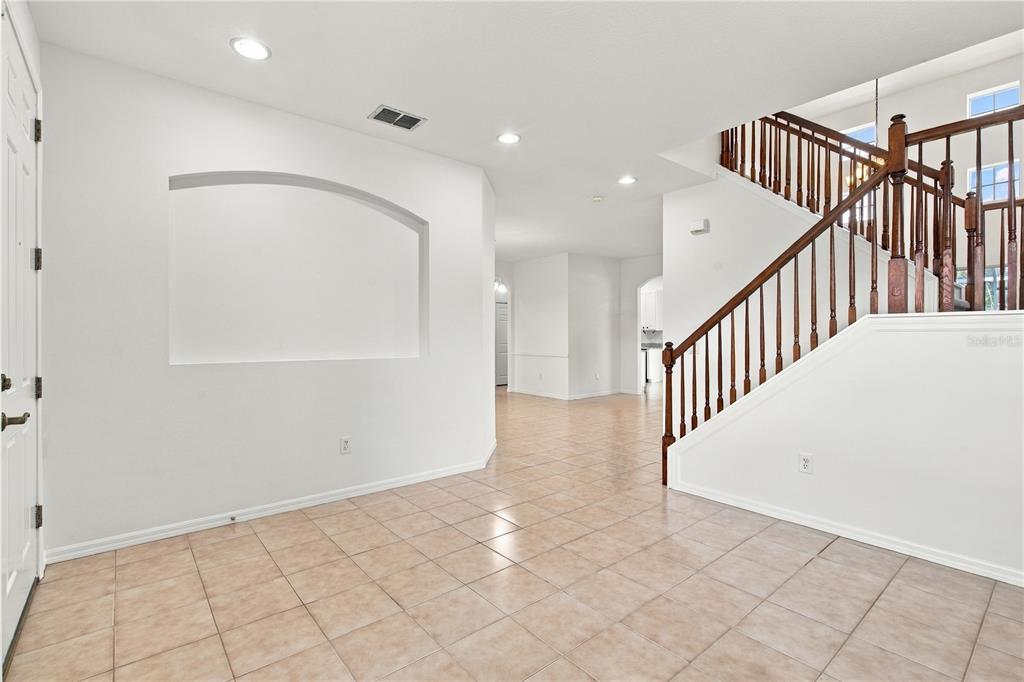 7711 BINGHAM COURT, TAMPA, FL — photo 5 of 30