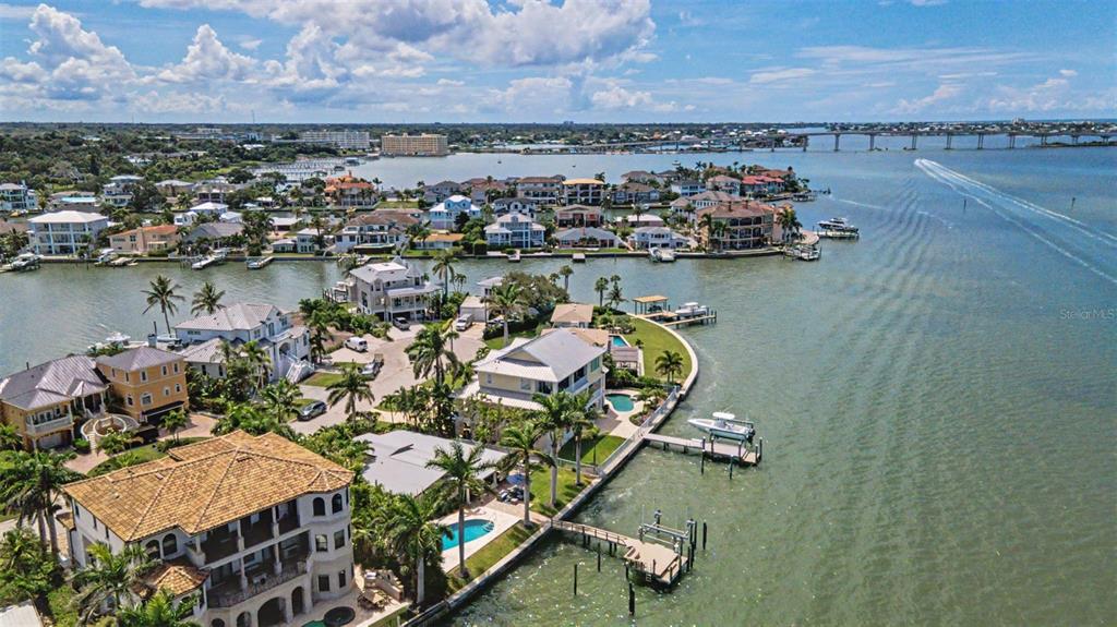 52 N PINE CIRCLE, BELLEAIR, FL — photo 4 of 30