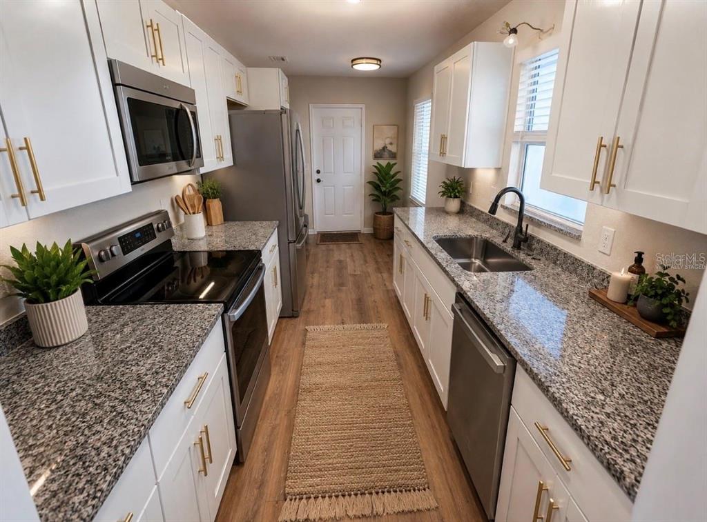 8577 NE 157TH COURT, SILVER SPRINGS, FL — photo 2 of 6
