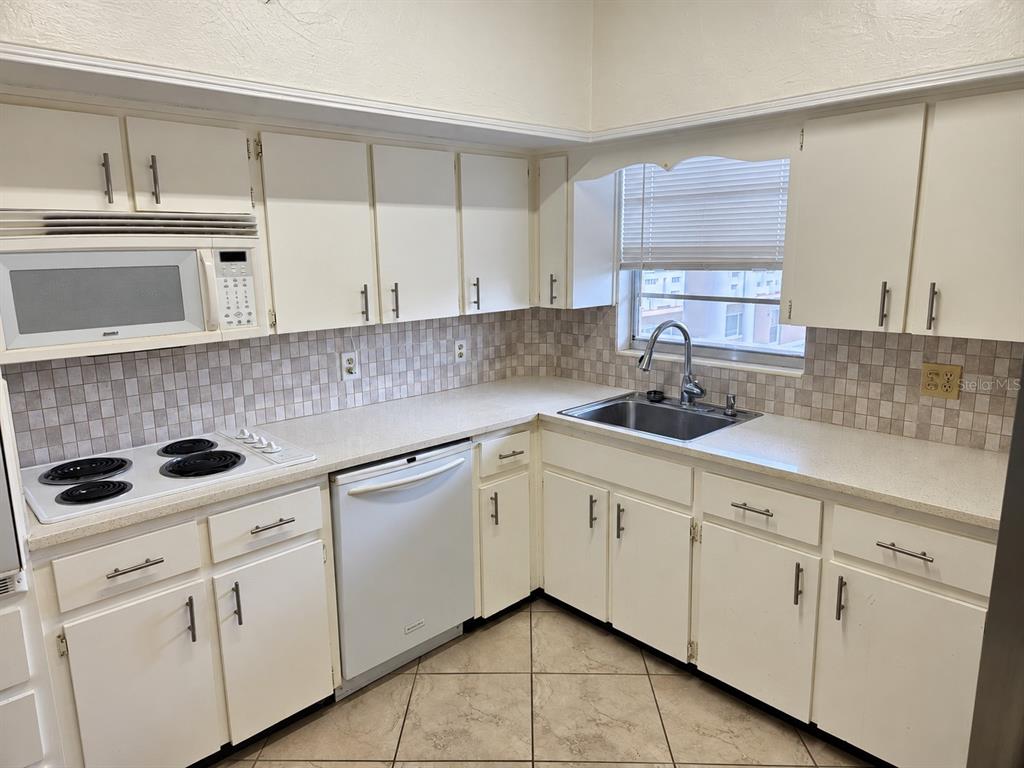 2436 RHODESIAN DRIVE UNIT 48, CLEARWATER, FL — photo 4 of 20