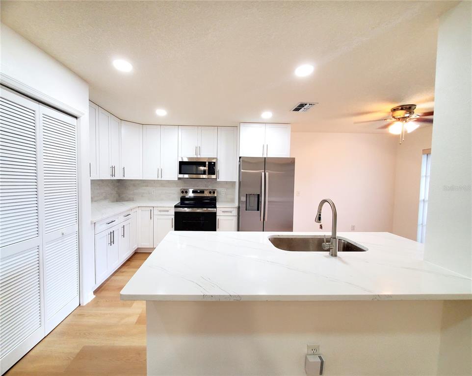 2053 VILLA TERRACE, CLEARWATER, FL — photo 5 of 30