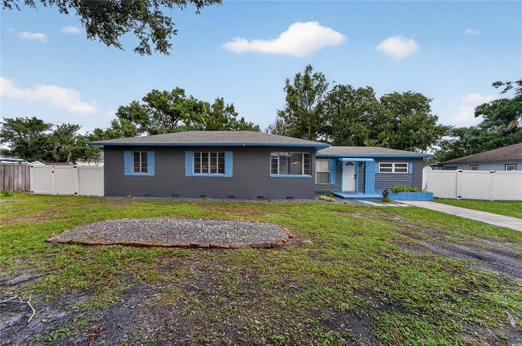 627 HOLLY PLACE