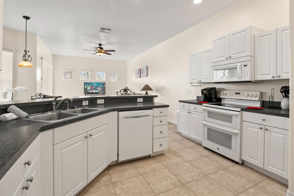 805 TUSCAN HILLS BOULEVARD, DAVENPORT, FL — photo 2 of 30