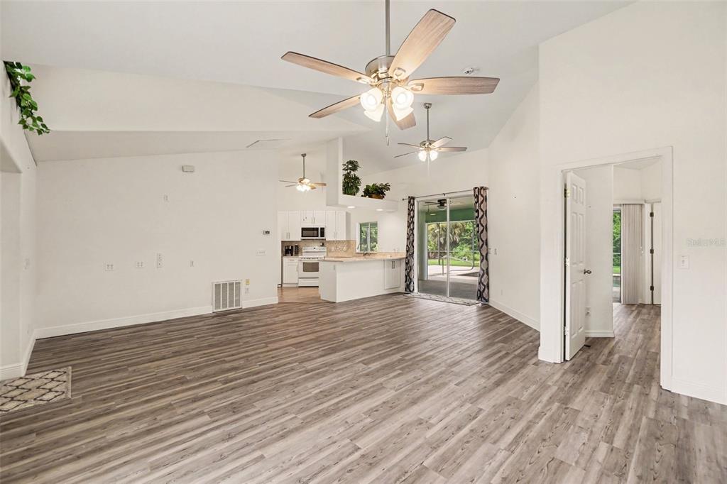 405 POINSETTIA AVENUE, LEHIGH ACRES, FL — photo 5 of 30