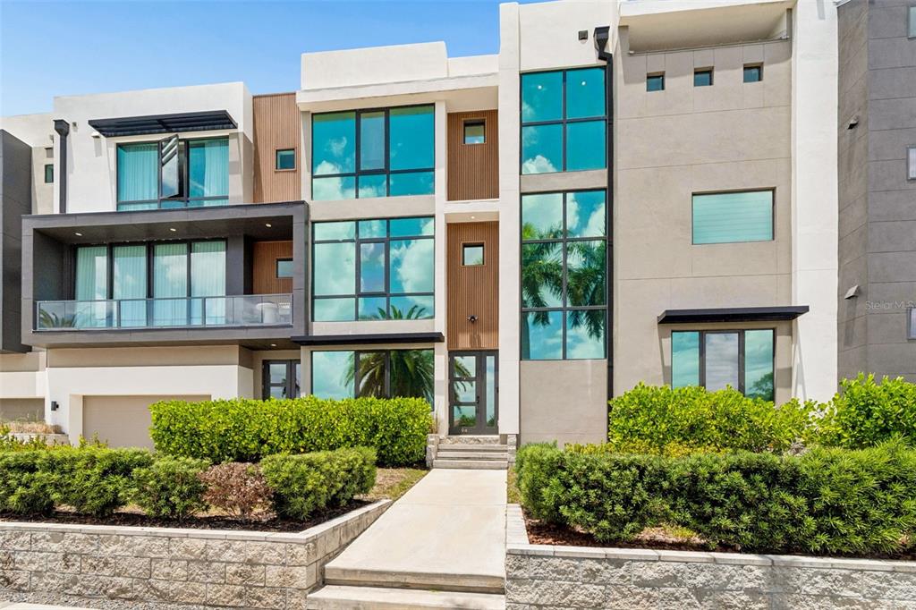 94 W DAVIS BLVD., TAMPA, FL — photo 2 of 30