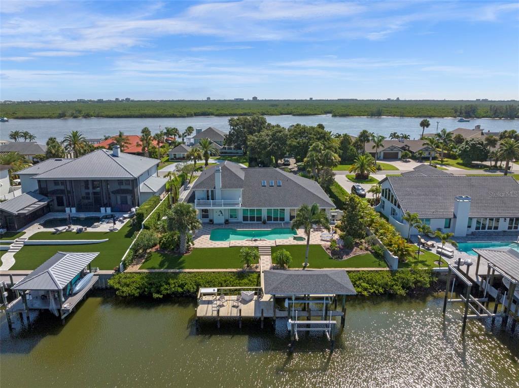 1216 COMMODORE DRIVE
