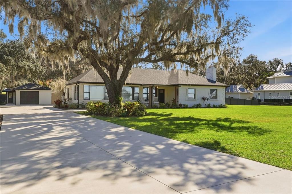 12434 LAKESHORE DRIVE