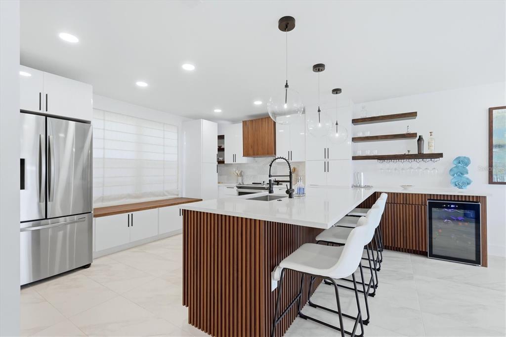605 SUTTON PLACE UNIT 101, LONGBOAT KEY, FL — photo 5 of 30