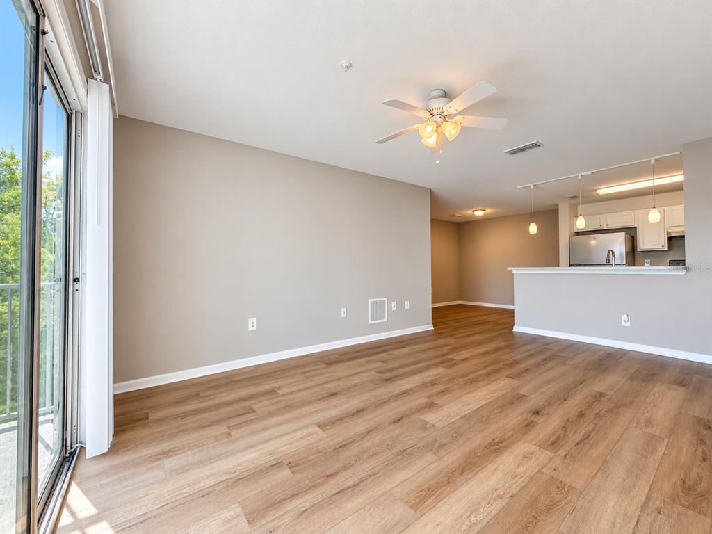 5848 LAKE POINTE VILLAGE CIRCLE UNIT 411, ORLANDO, FL — photo 4 of 48