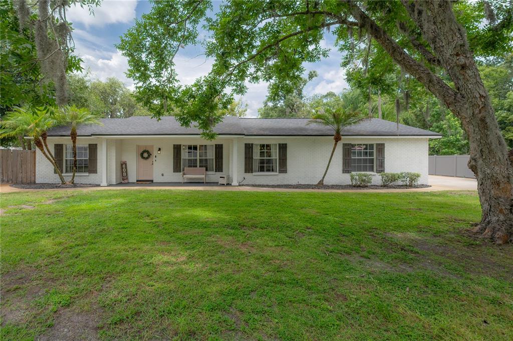 608 SUNSET LANE