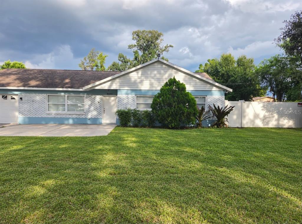 8601 TWIN LAKES BOULEVARD, TAMPA, FL — photo 2 of 2