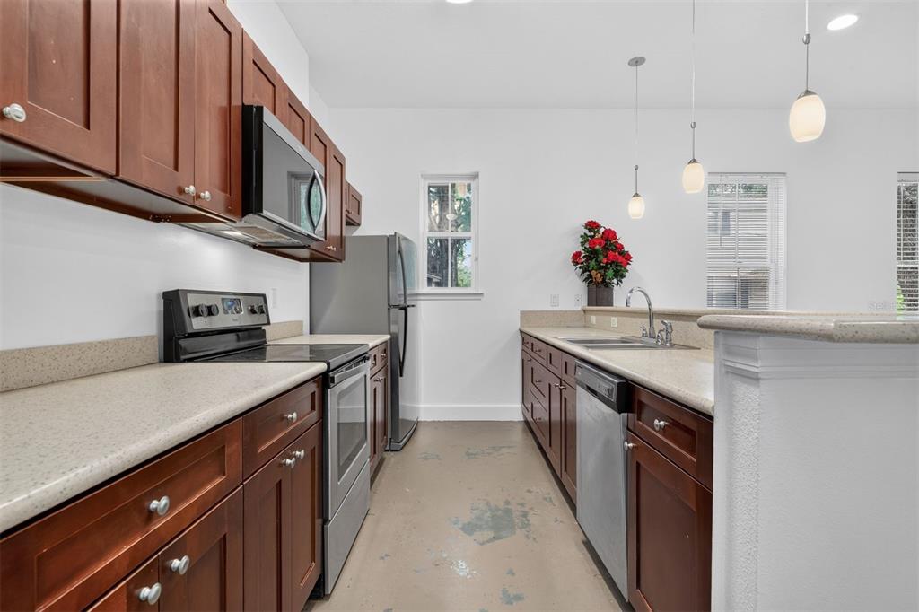727 NW 4TH AVENUE, GAINESVILLE, FL — photo 3 of 23