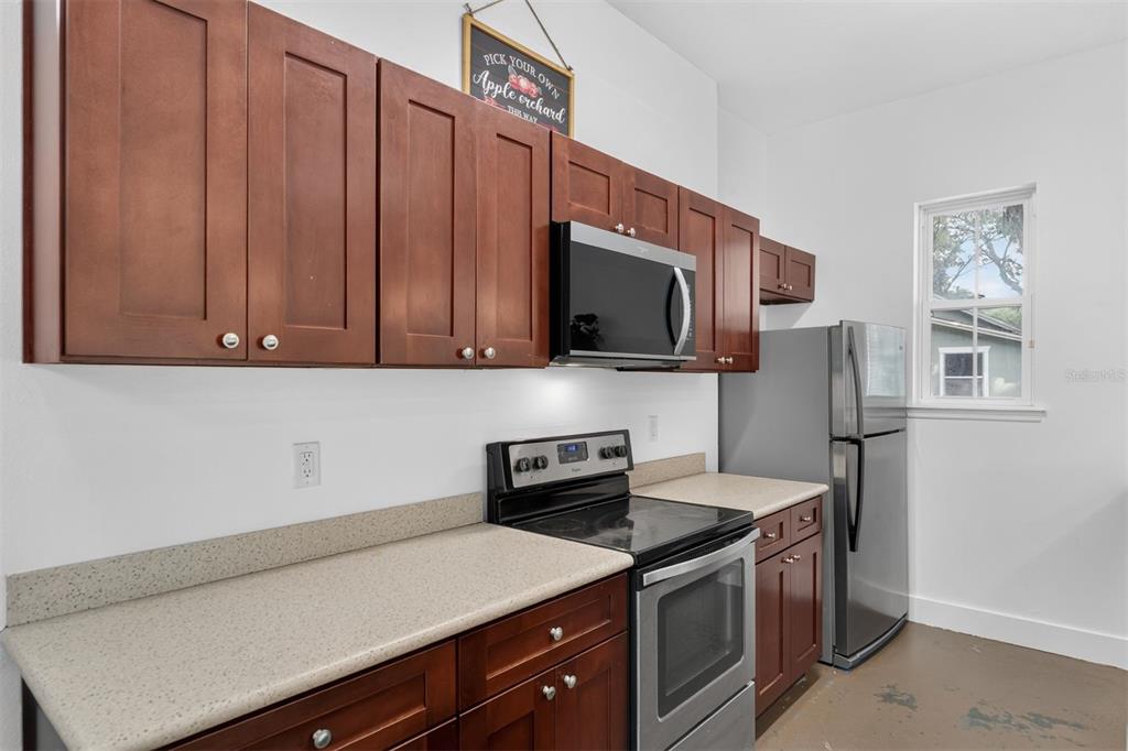 727 NW 4TH AVENUE, GAINESVILLE, FL — photo 4 of 23