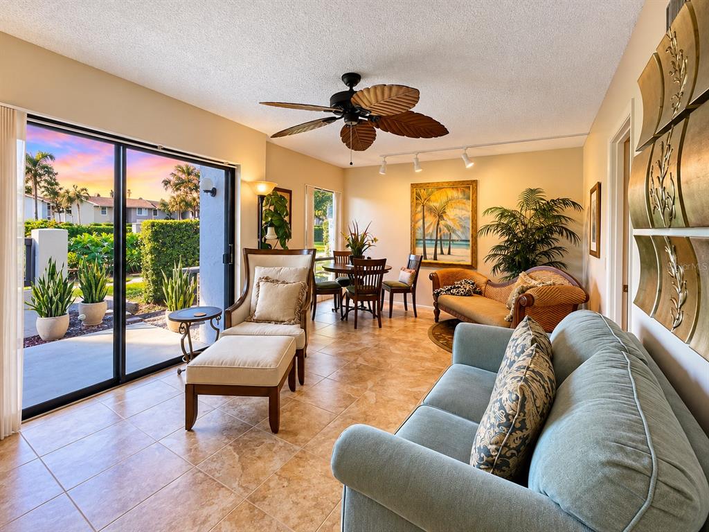 2132 LAKEWOOD CLUB DRIVE S UNIT 8B, ST PETERSBURG, FL — photo 3 of 47